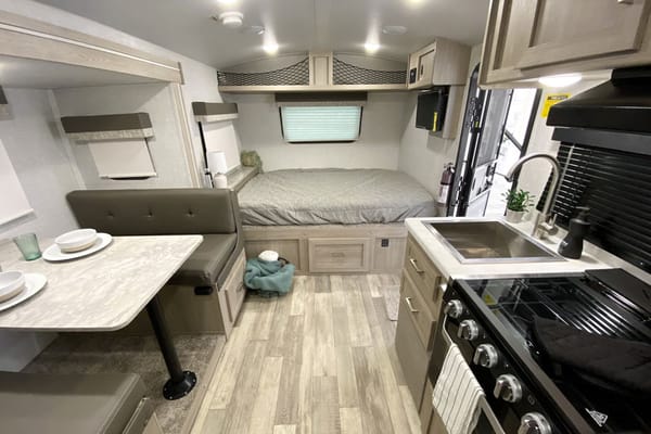 π² Adventure-Ready Family Trailer β Easy Tow β’ Sleeps 6 β’ Unlimited Miles