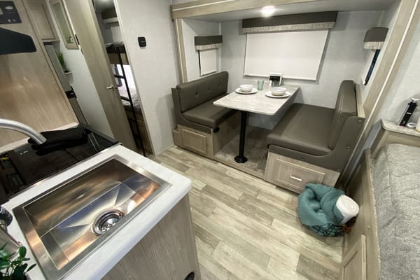 π² Adventure-Ready Family Trailer β Easy Tow β’ Sleeps 6 β’ Unlimited Miles