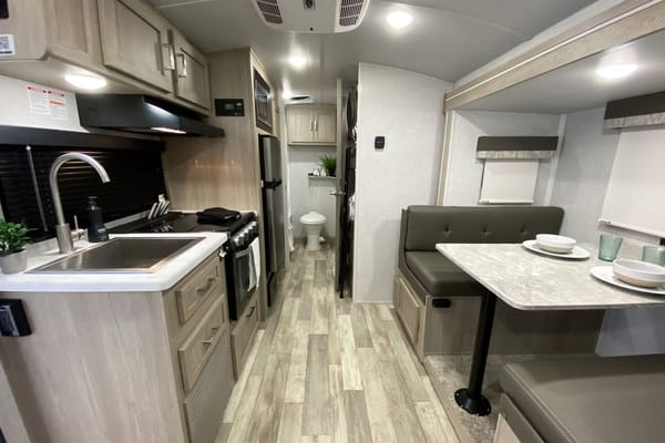 π² Adventure-Ready Family Trailer β Easy Tow β’ Sleeps 6 β’ Unlimited Miles