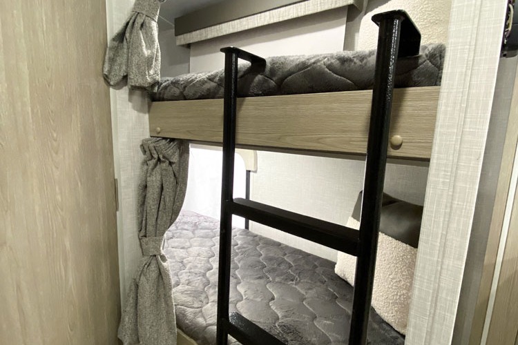 🌲 Adventure-Ready Family Trailer — Easy Tow • Sleeps 6 • Unlimited Miles