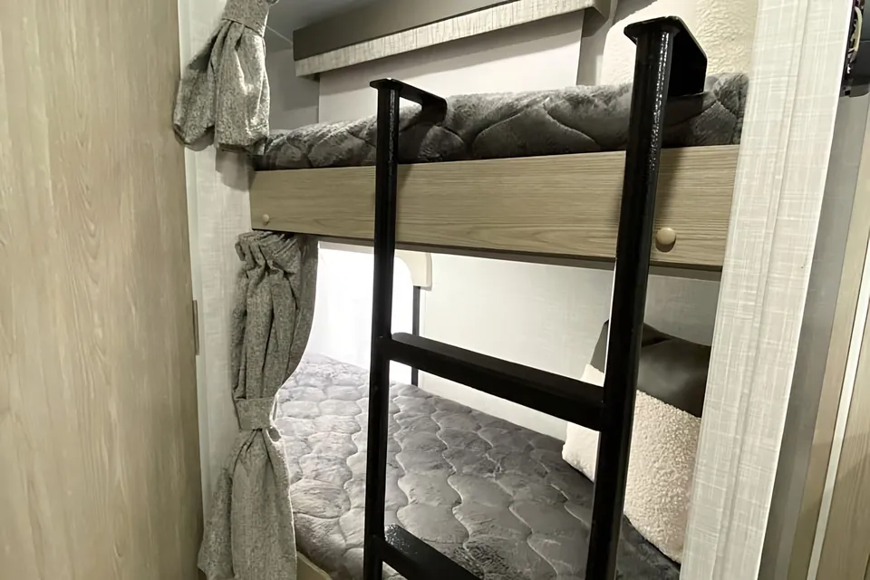 🌲 Adventure-Ready Family Trailer — Easy Tow • Sleeps 6 • Unlimited Miles