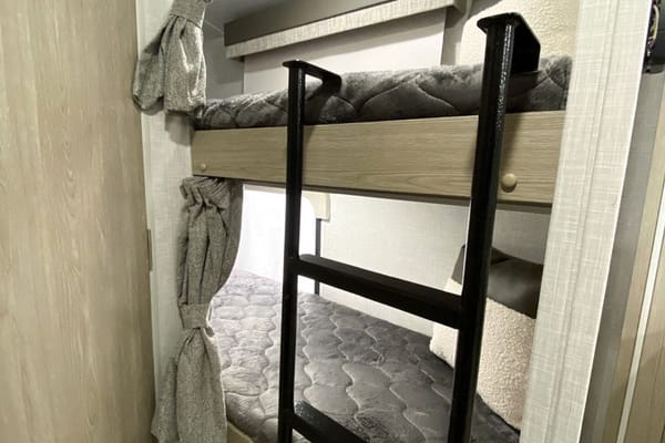 π² Adventure-Ready Family Trailer β Easy Tow β’ Sleeps 6 β’ Unlimited Miles