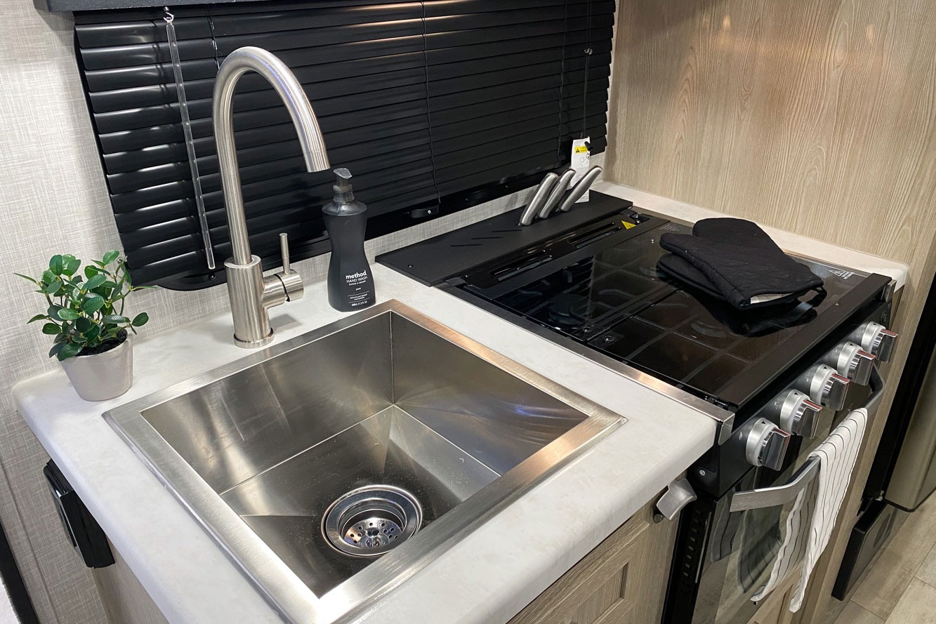 🌲 Adventure-Ready Family Trailer — Easy Tow • Sleeps 6 • Unlimited Miles