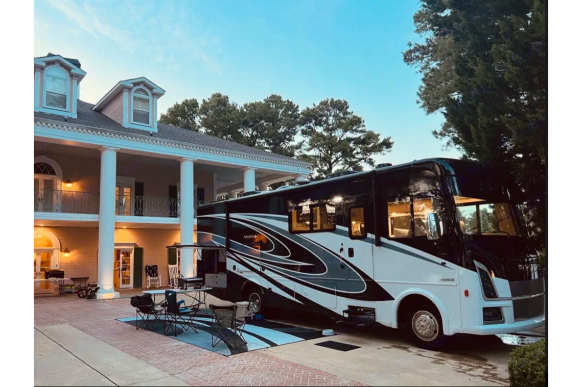 'Valerie' 2023 Winnebago Vista ACO2044