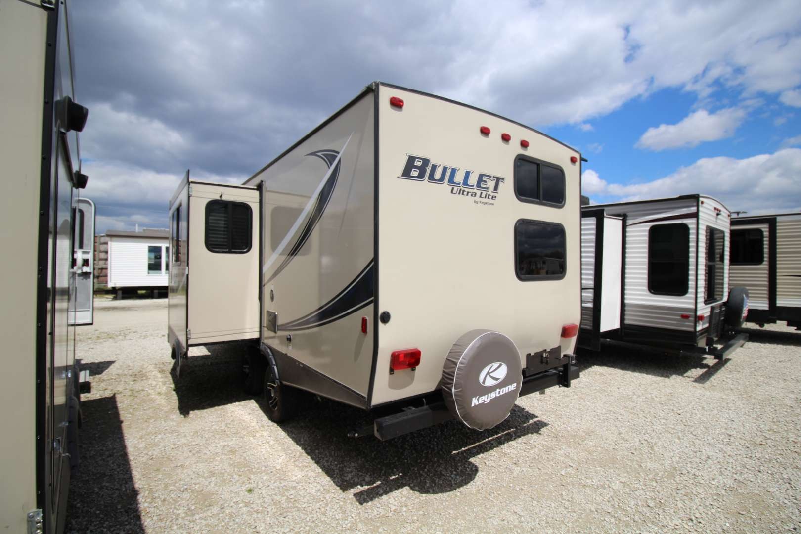 Ultimate Family Basecamp — Pristine 28' Keystone Bullet | Sleeps 8 | Pickup Only