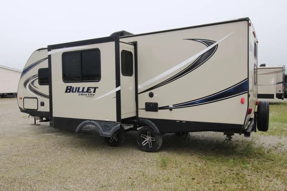 Ultimate Family Basecamp — Pristine 28' Keystone Bullet | Sleeps 8 | Pickup Only