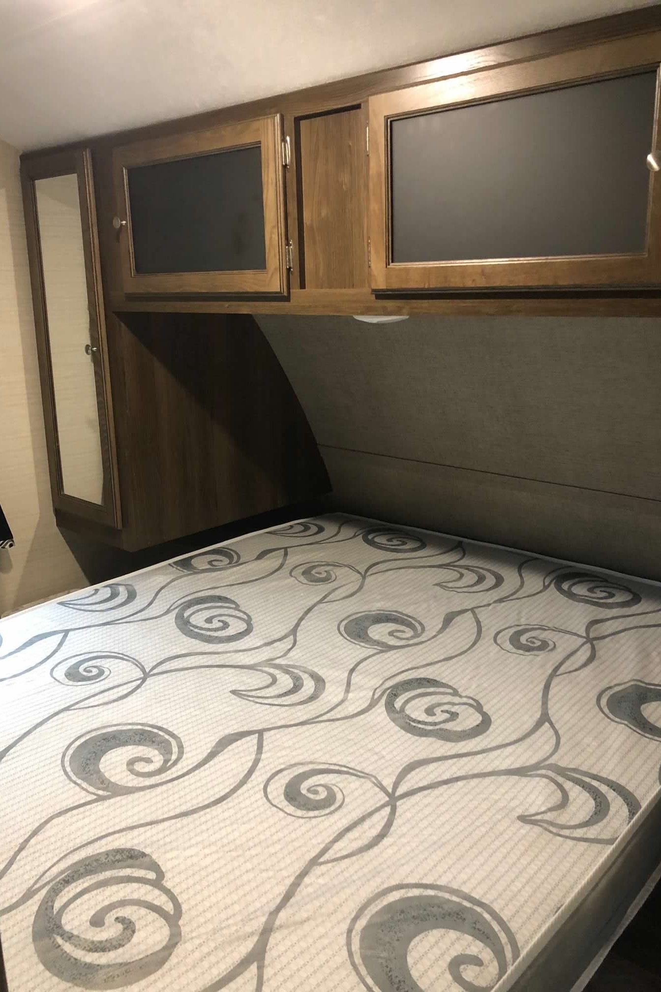 Ultimate Family Basecamp — Pristine 28' Keystone Bullet | Sleeps 8 | Pickup Only