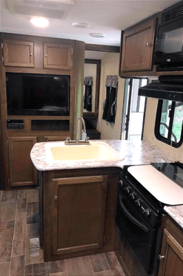 Ultimate Family Basecamp — Pristine 28' Keystone Bullet | Sleeps 8 | Pickup Only