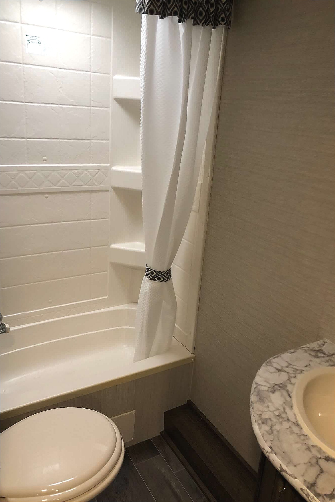 Ultimate Family Basecamp — Pristine 28' Keystone Bullet | Sleeps 8 | Pickup Only