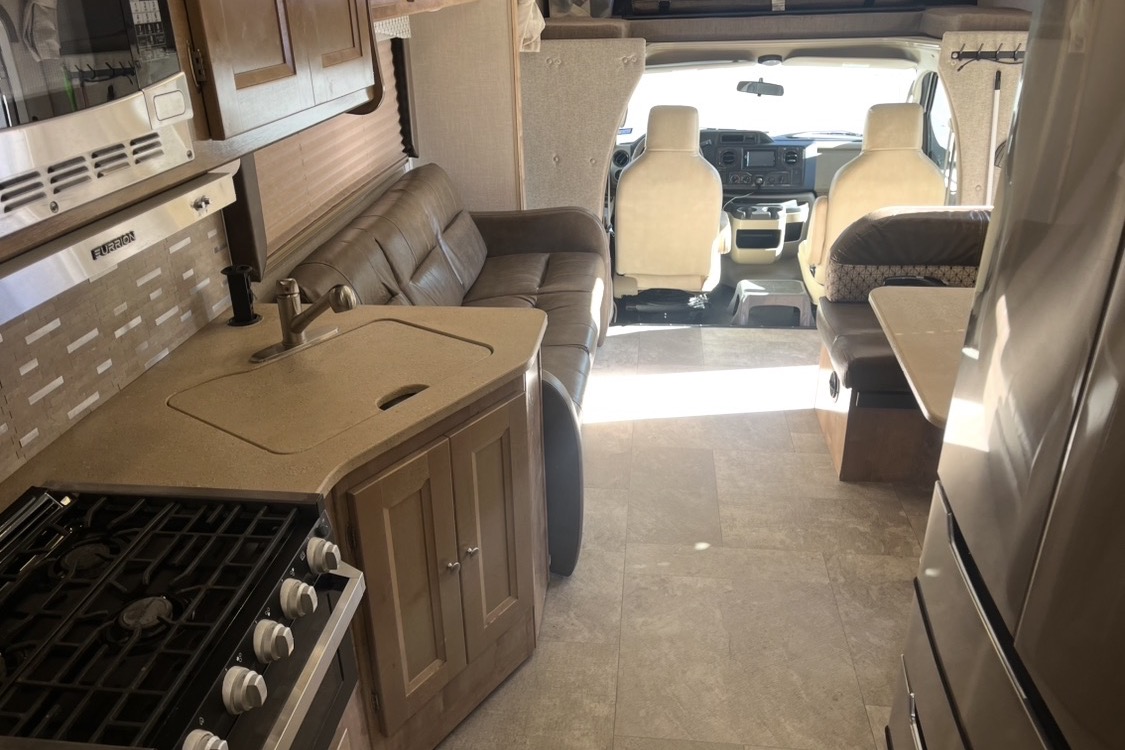 Constable Paul Leal's Coachmen 311 FS Class C