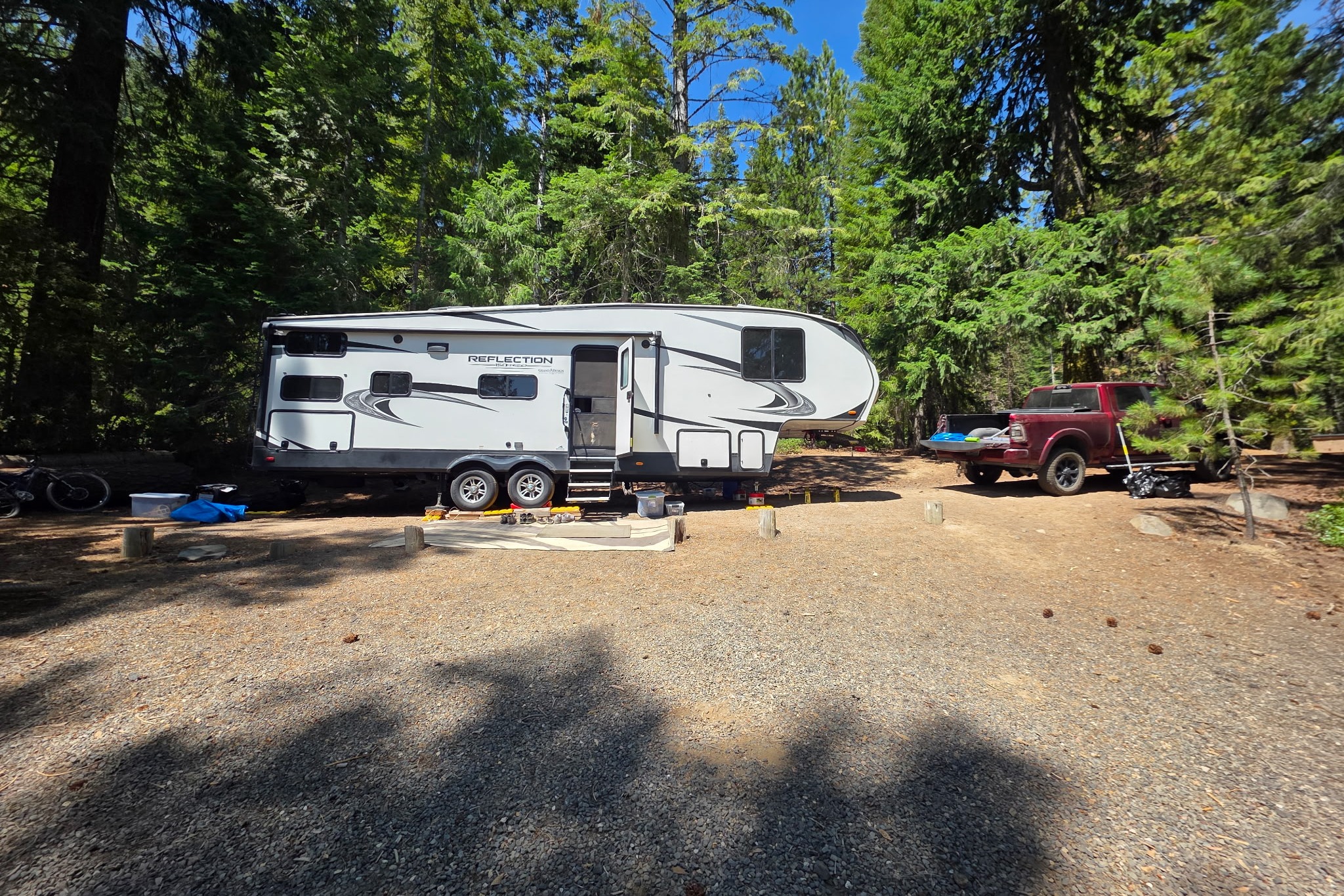 Off Grid 5th Wheel