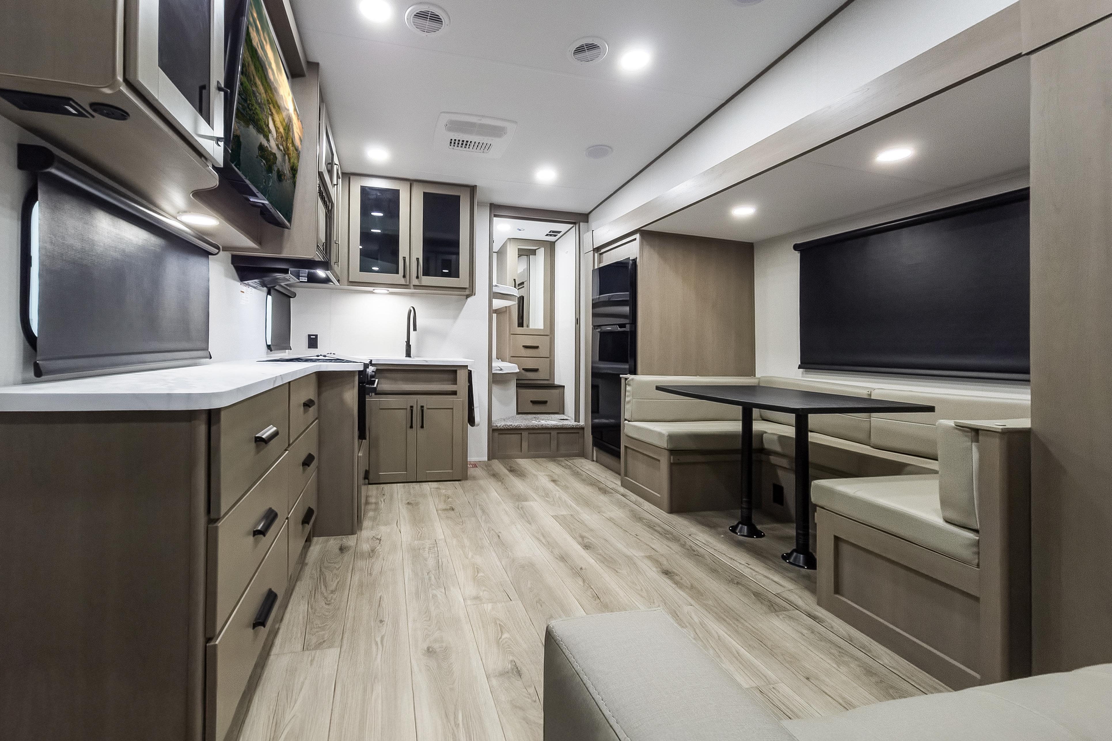 Off Grid 5th Wheel
