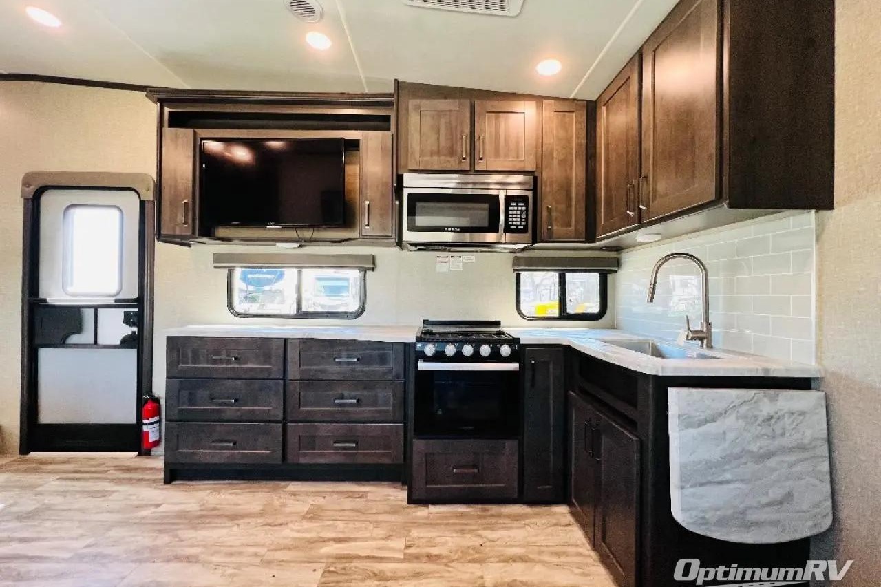 Off Grid 5th Wheel