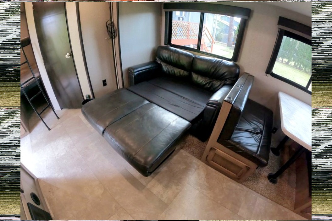 Mountaineer- Luxury 32ft Bunkhouse Solar RV, off-grid large batteries, sleeps 8!