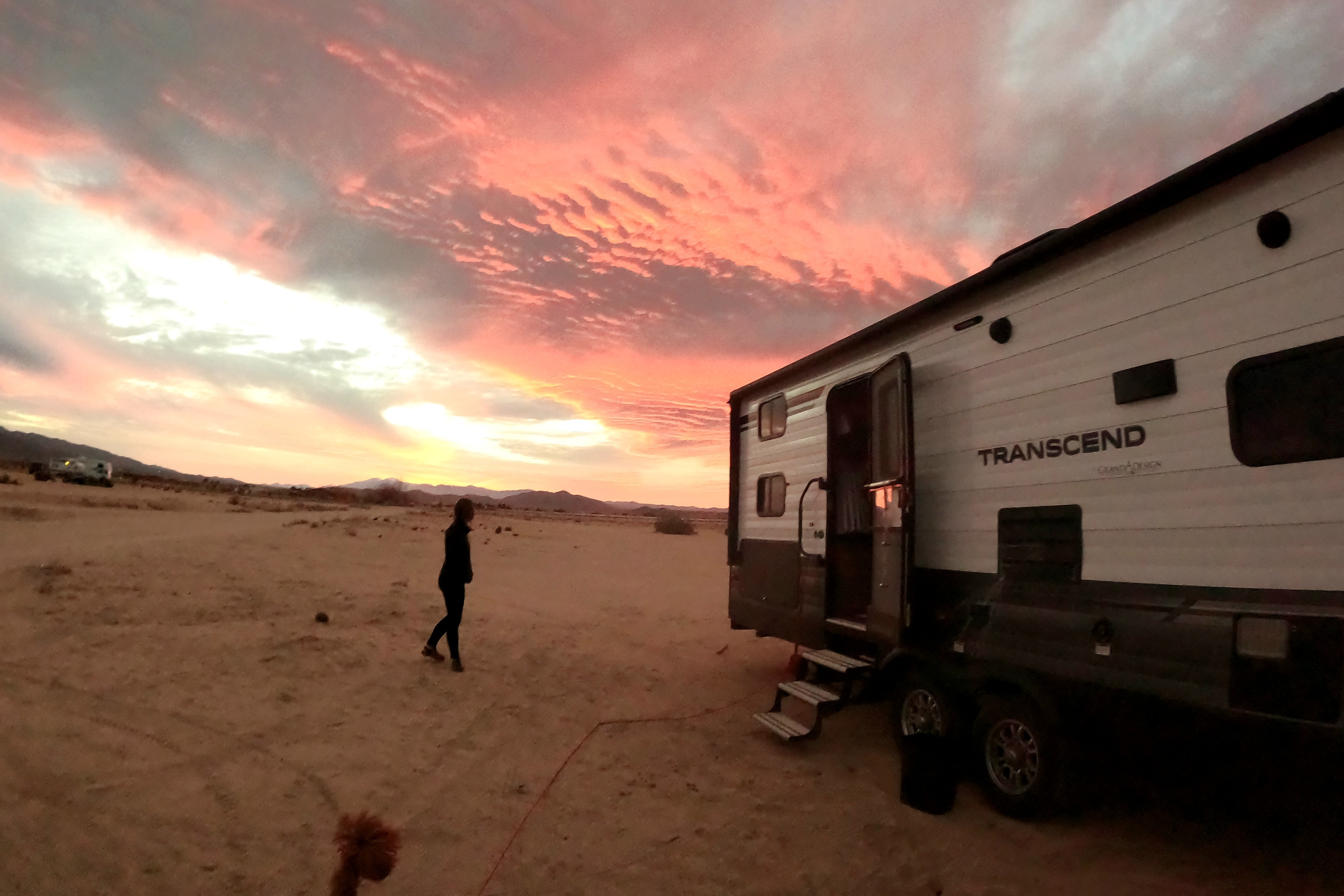 Mountaineer- Luxury 32ft Bunkhouse Solar RV, off-grid large batteries, sleeps 8!
