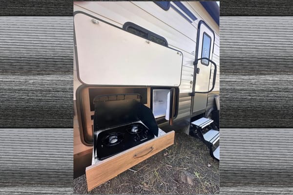 Mountaineer- Luxury 32ft Bunkhouse Solar RV, off-grid large batteries, sleeps 8!