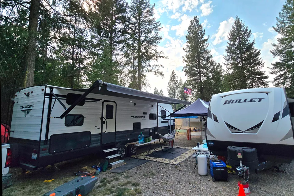 Mountaineer- Luxury 32ft Bunkhouse Solar RV, off-grid large batteries, sleeps 8!