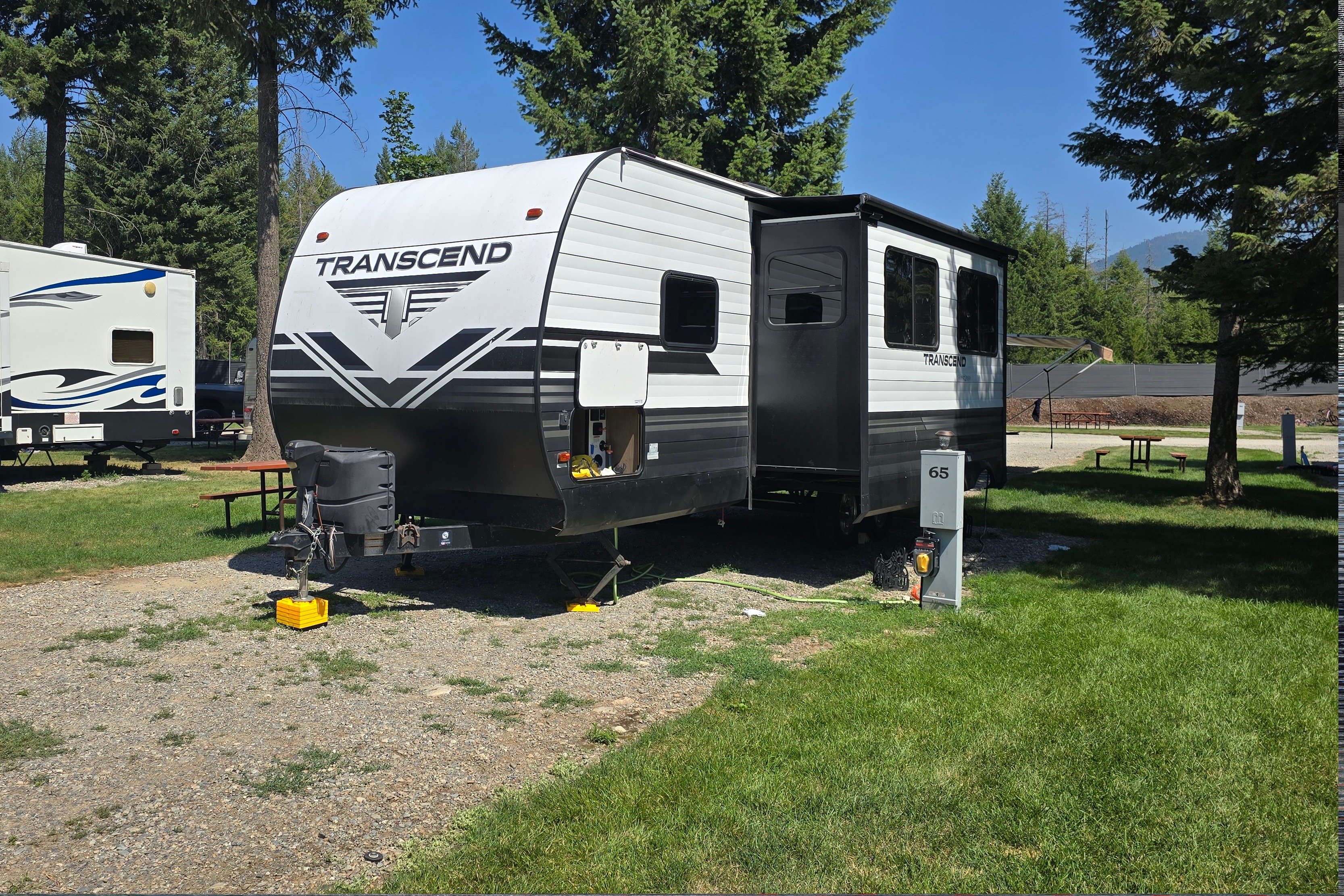 Mountaineer- Luxury 32ft Bunkhouse Solar RV, off-grid large batteries, sleeps 8!