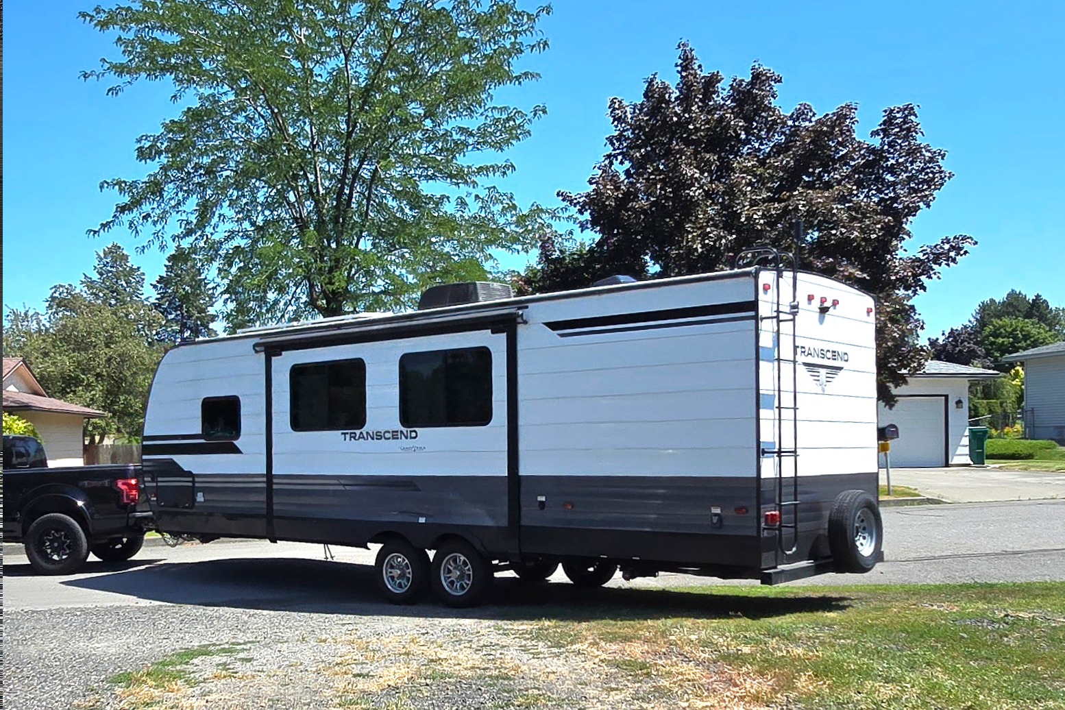 Mountaineer- Luxury 32ft Bunkhouse Solar RV, off-grid large batteries, sleeps 8!