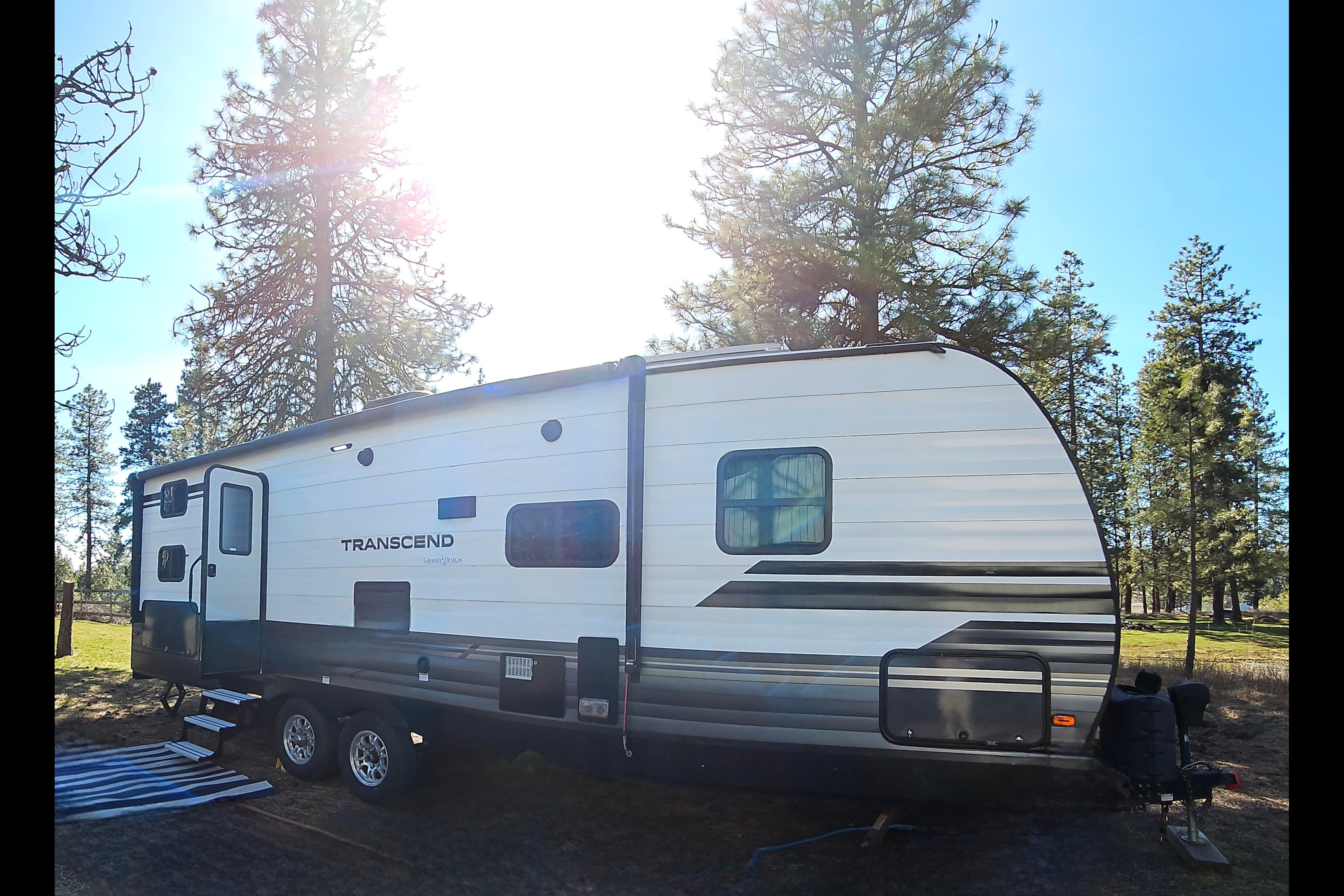 Mountaineer- Luxury 32ft Bunkhouse Solar RV, off-grid large batteries, sleeps 8!