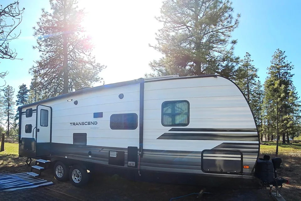 Mountaineer- Luxury 32ft Bunkhouse Solar RV, off-grid large batteries, sleeps 8!