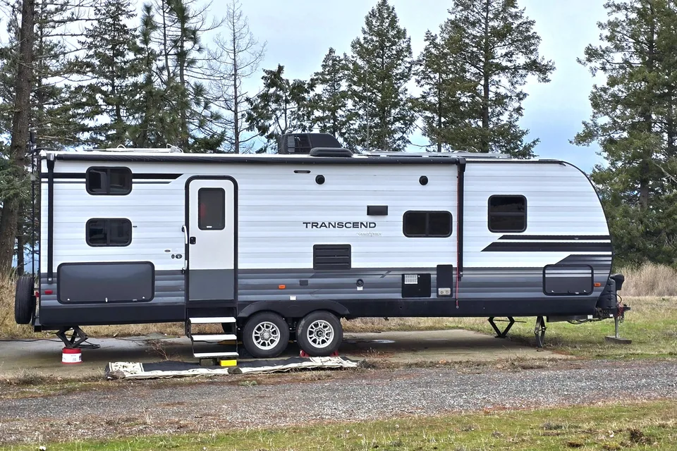 Mountaineer- Luxury 32ft Bunkhouse Solar RV, off-grid large batteries, sleeps 8!