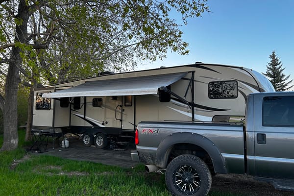 Spacious 2019 Keystone Hideout 315RTDS Fifth Wheel – Your Home Away From Home!