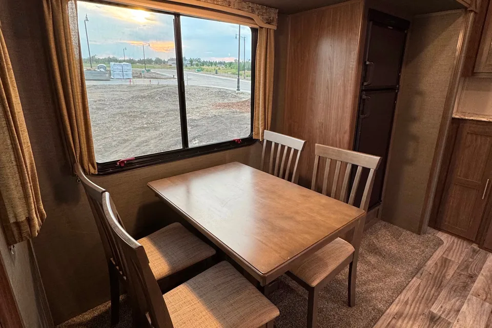 Spacious 2019 Keystone Hideout 315RTDS Fifth Wheel – Your Home Away From Home!