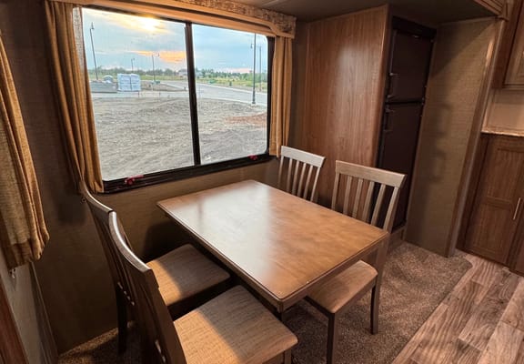 Spacious 2019 Keystone Hideout 315RTDS Fifth Wheel – Your Home Away From Home!