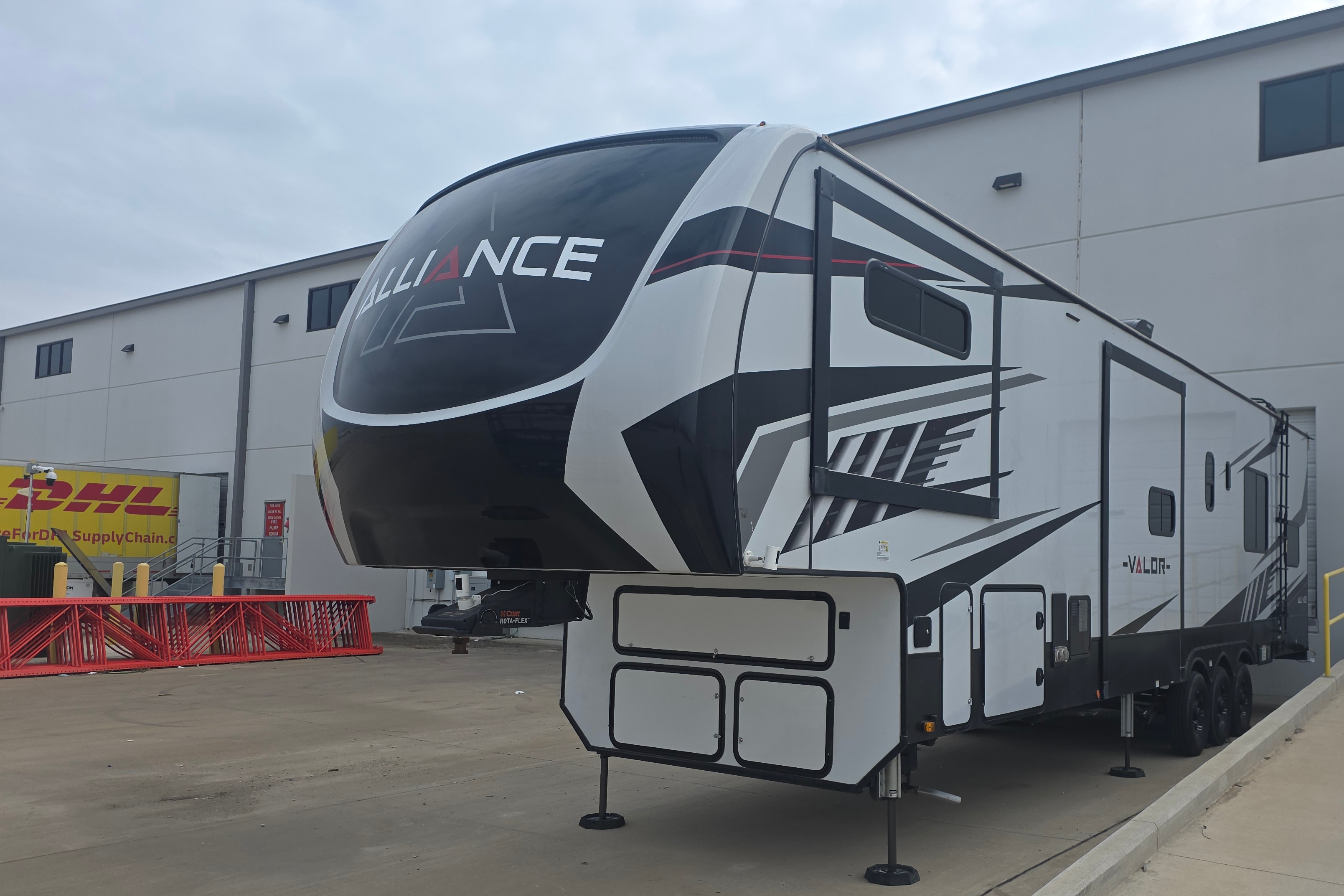 John's Alliance RV 41v15 Toy Hauler