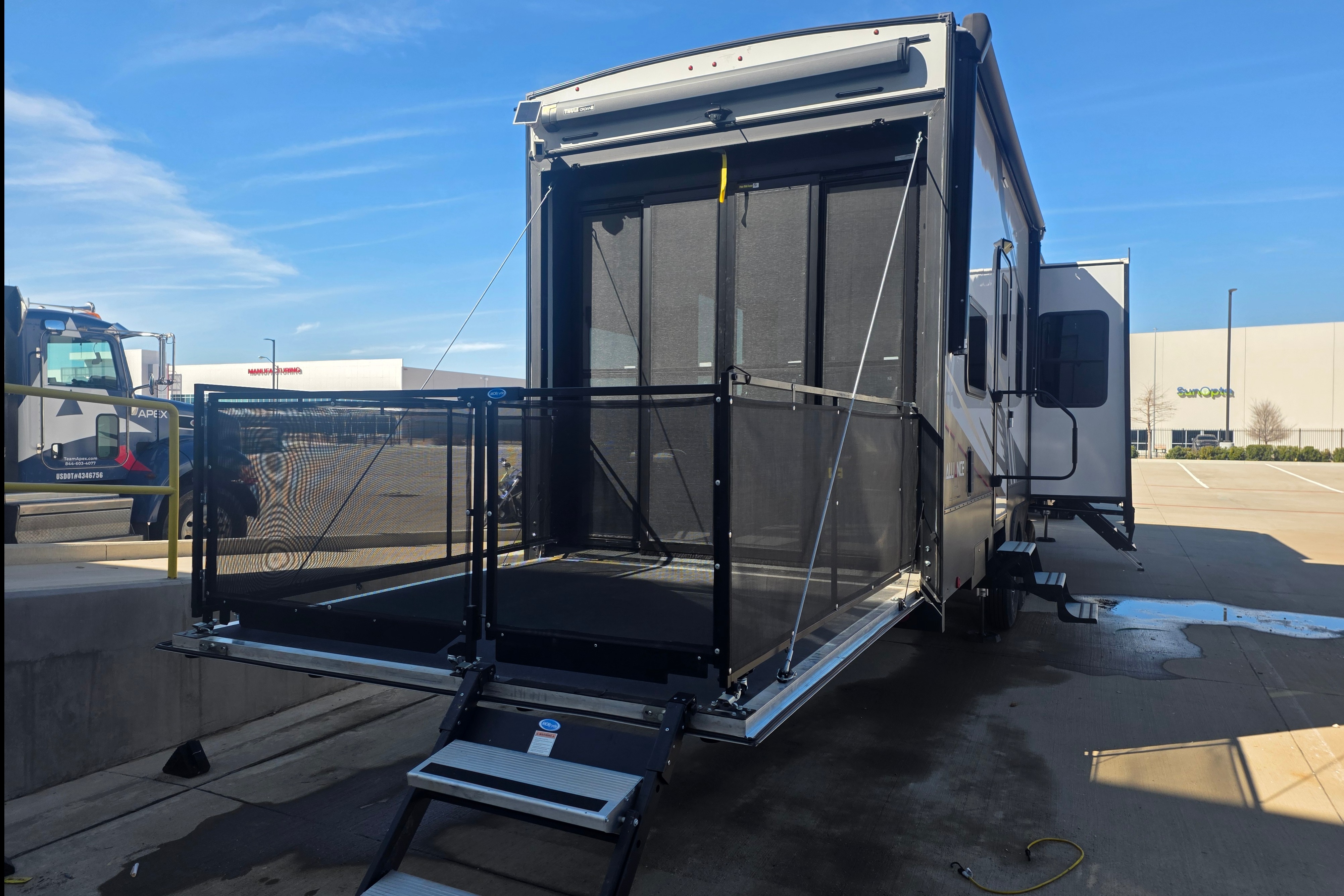 John's Alliance RV 41v15 Toy Hauler