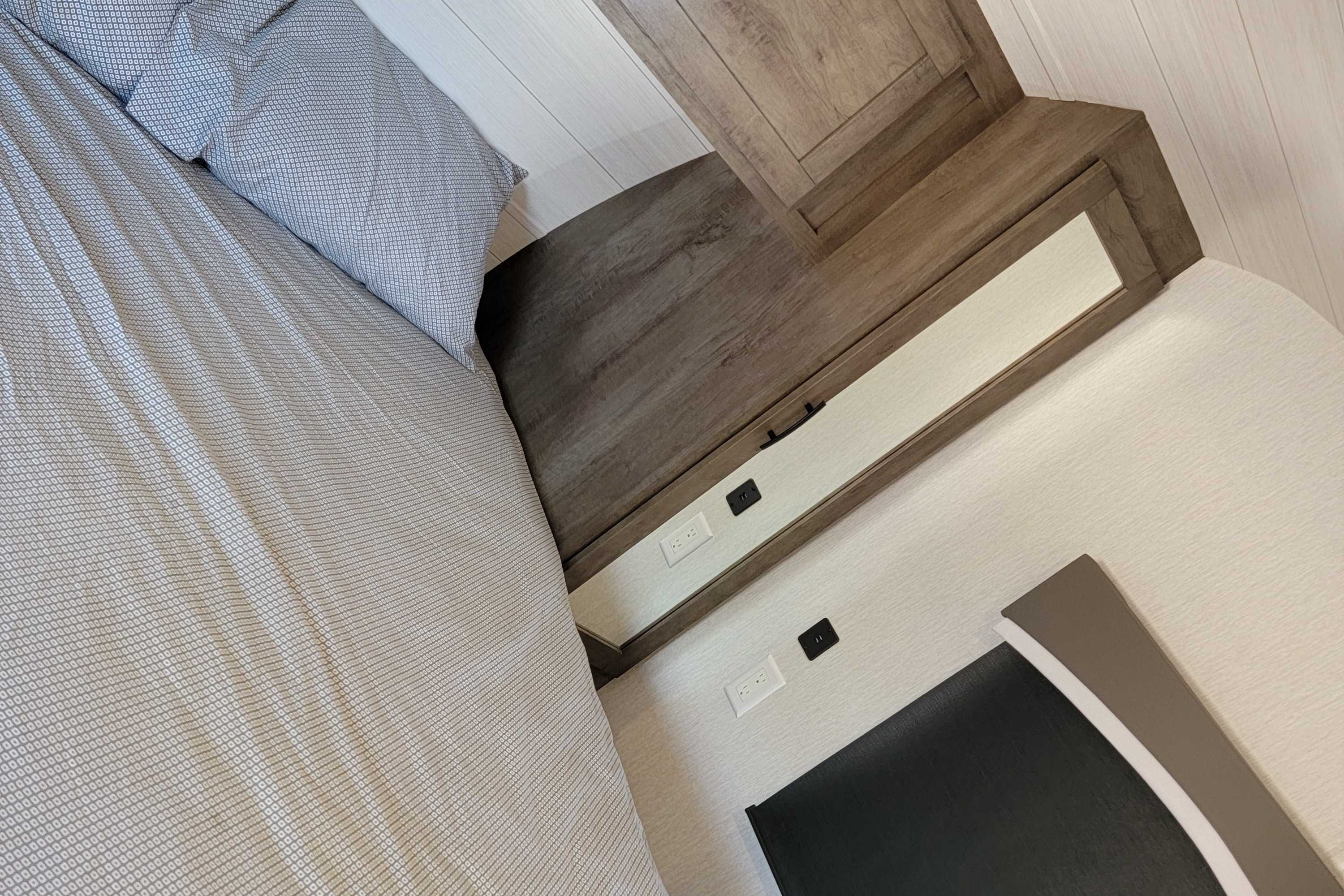 Elena's 2022 Forest River Evo Travel Trailer