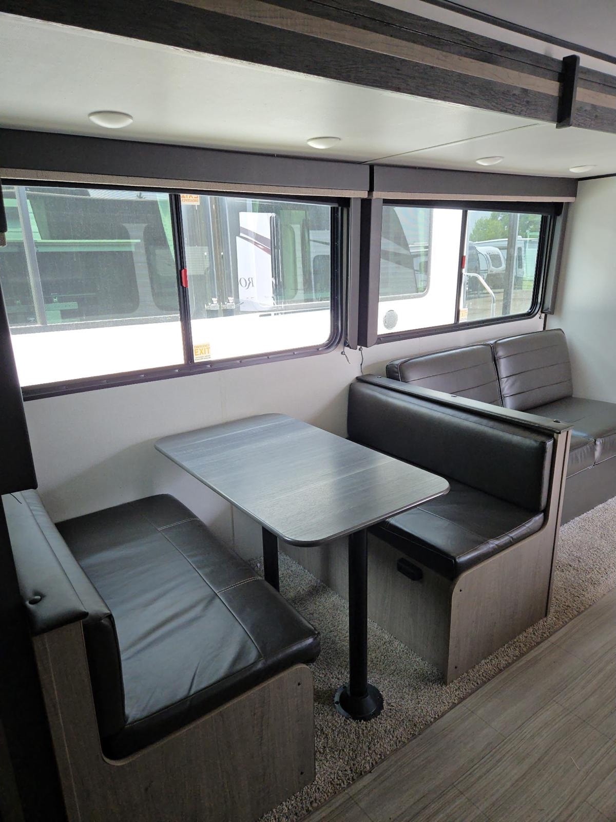 Hinda 28 FT Keystone Hideout Travel Trailer