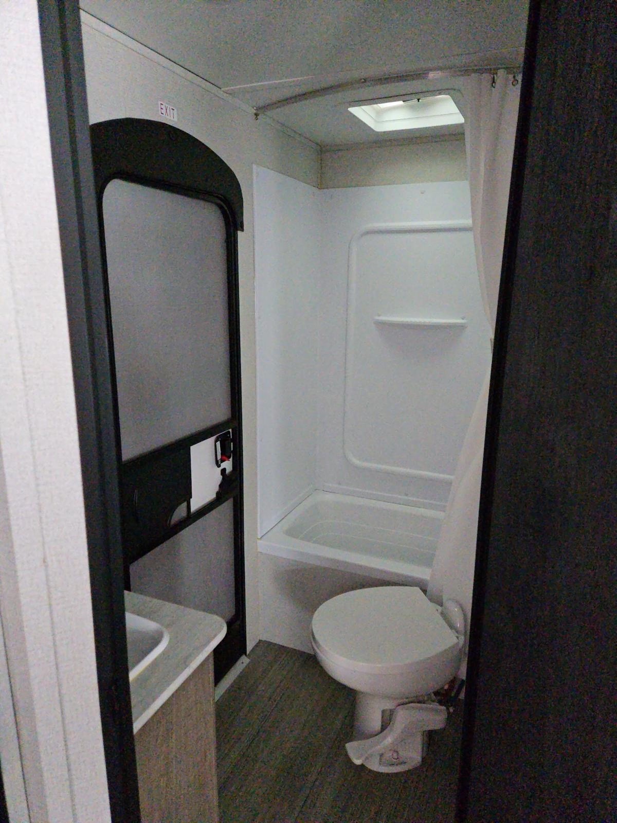 Hinda 28 FT Keystone Hideout Travel Trailer