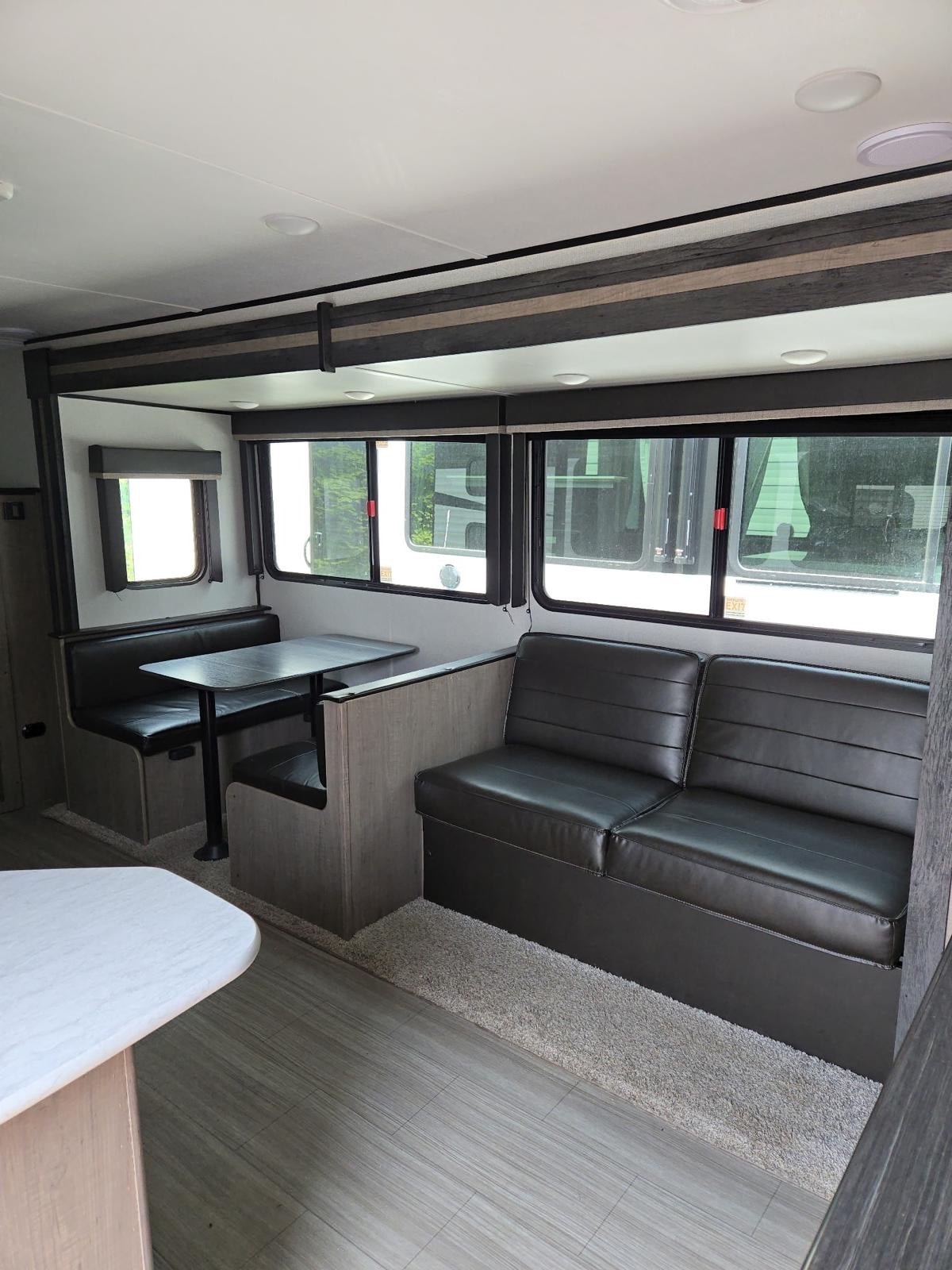 Hinda 28 FT Keystone Hideout Travel Trailer