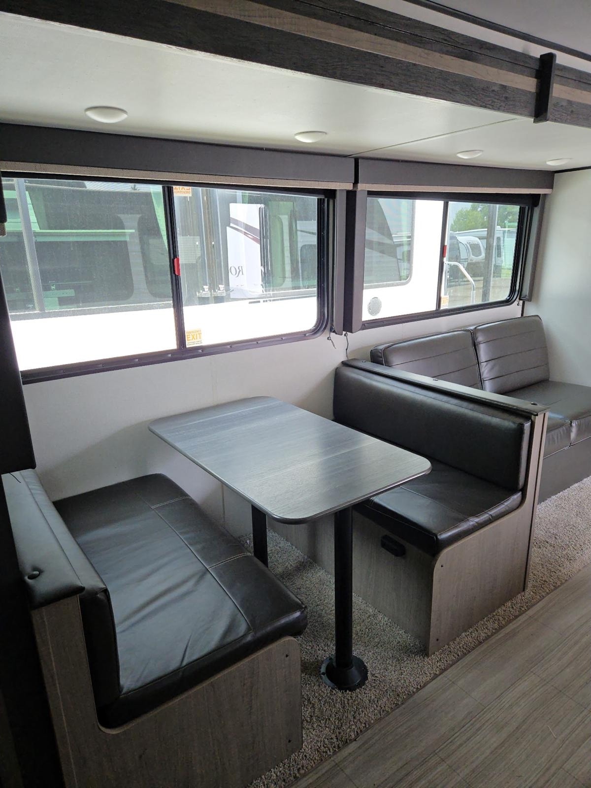 Hinda 28 FT Keystone Hideout Travel Trailer