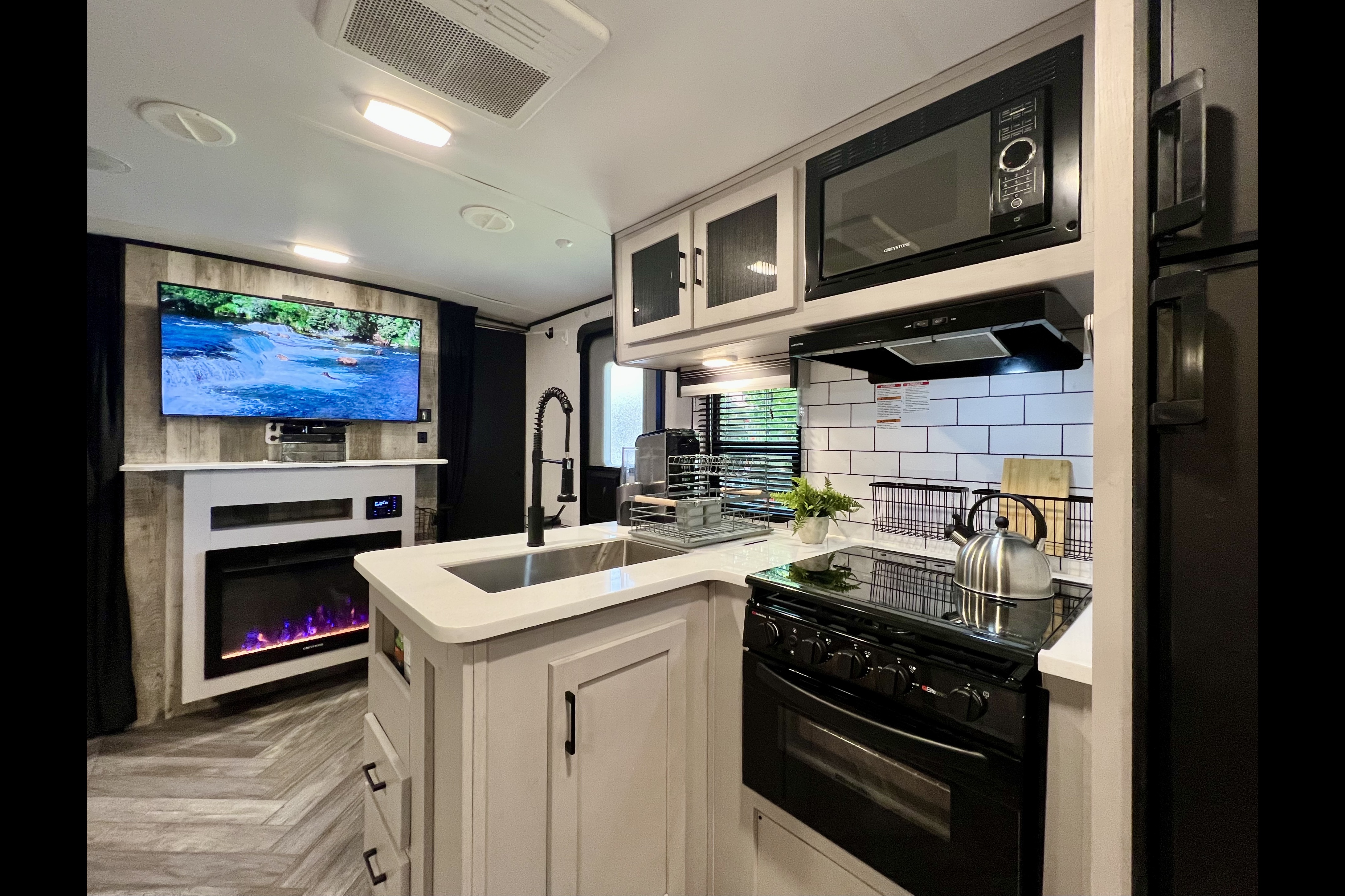 Spruce Moose Glamping — ***BRAND NEW*** 2024 Heartland Mallard M26 (32 ft)