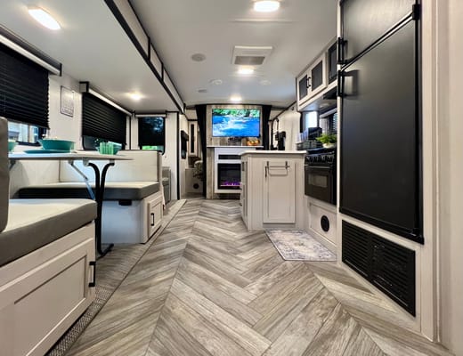 Spruce Moose Glamping — ***BRAND NEW*** 2024 Heartland Mallard M26 (32 ft)