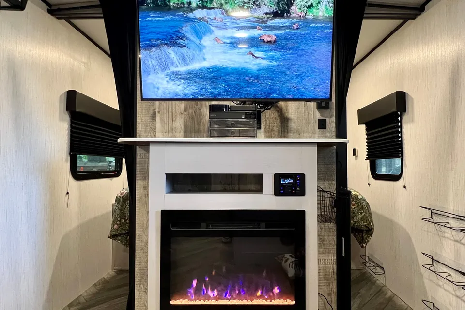 Spruce Moose Glamping — ***BRAND NEW*** 2024 Heartland Mallard M26 (32 ft)