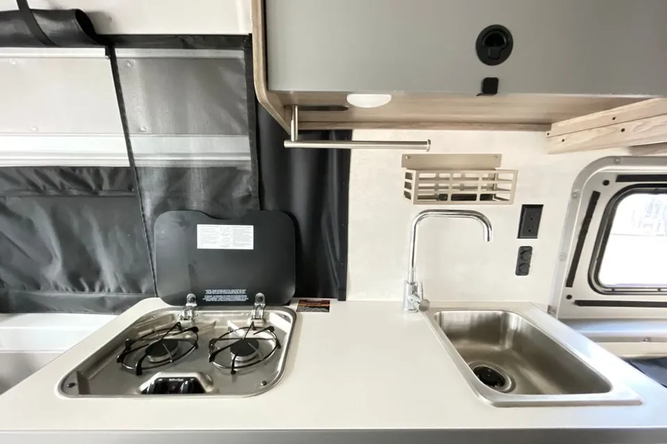 Free Paddle Board w/rental! 100 Miles free/day! Fully Stocked Kitchen
