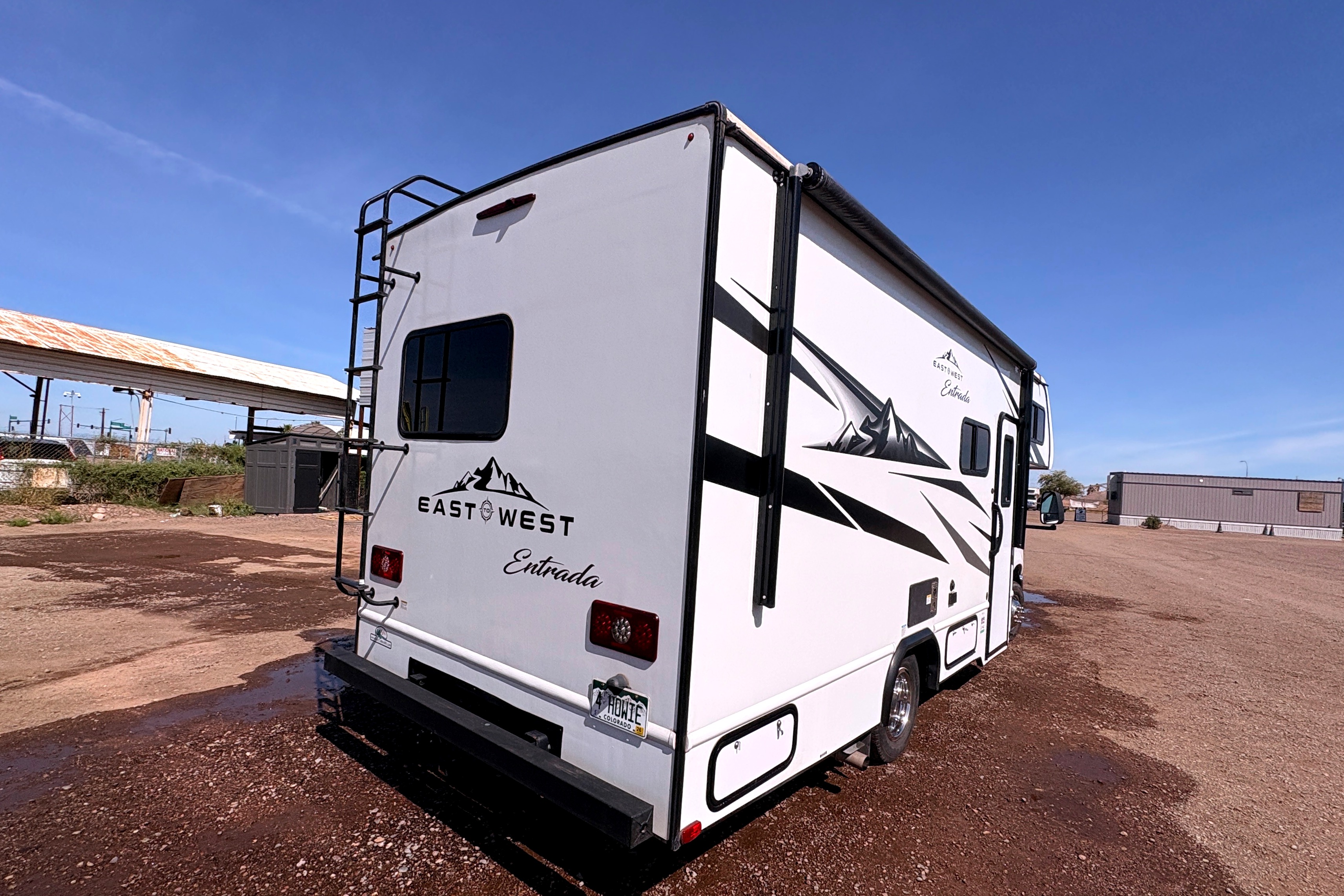 The Modern Explorer: 2024 Entrada