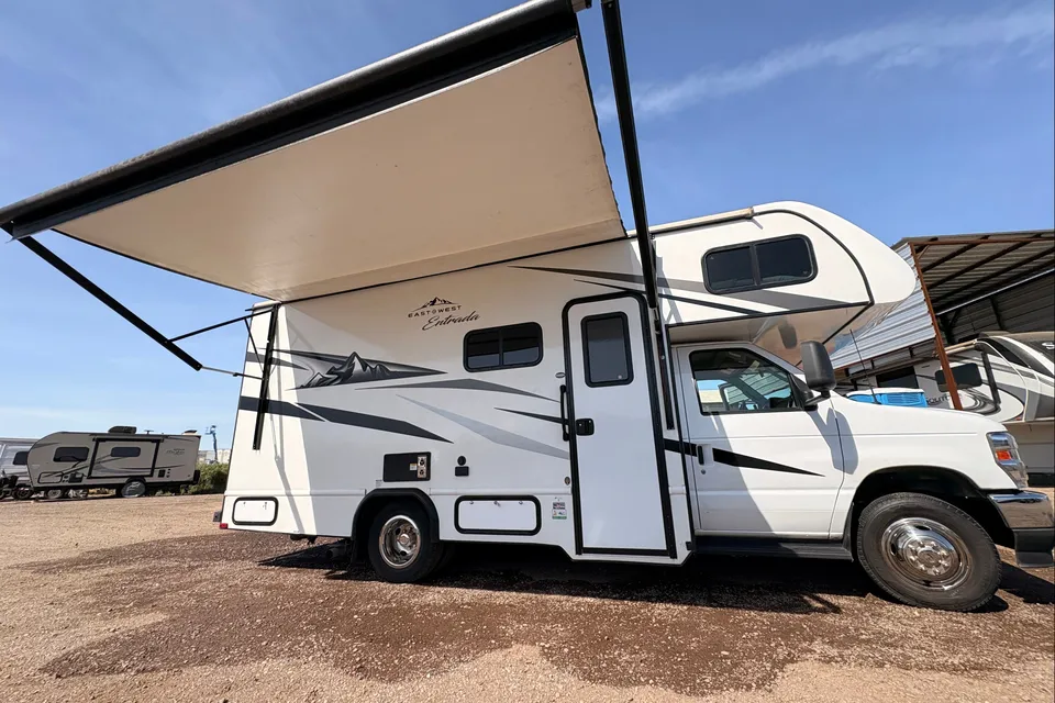 The Modern Explorer: 2024 Entrada