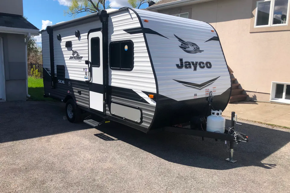 Easy towing! 2022 Jayco 174bh SLX With Solar!