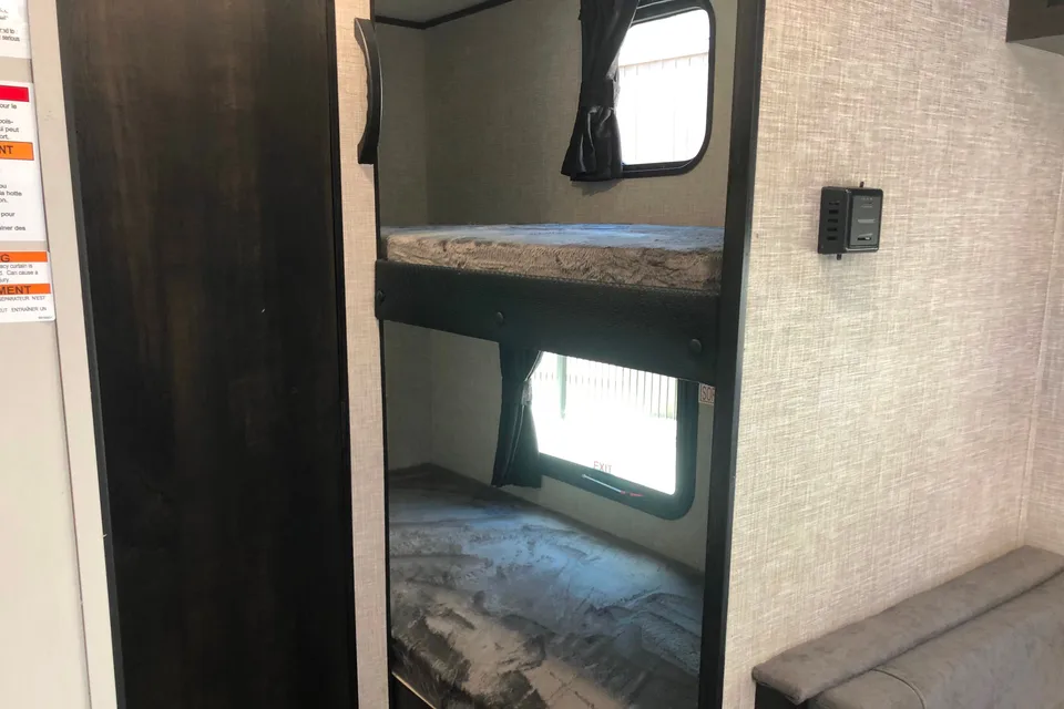 Easy towing! 2022 Jayco 174bh SLX With Solar!