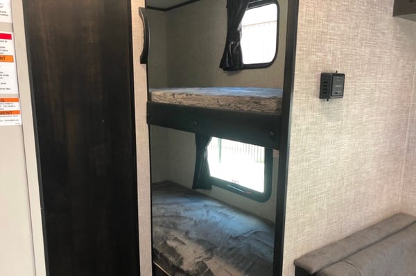 Easy towing! 2022 Jayco 174bh SLX With Solar!