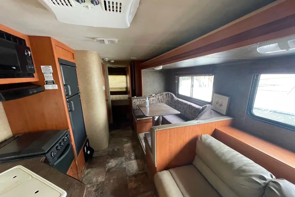 Jessica's Grey wolf 29’ with 4 bunks