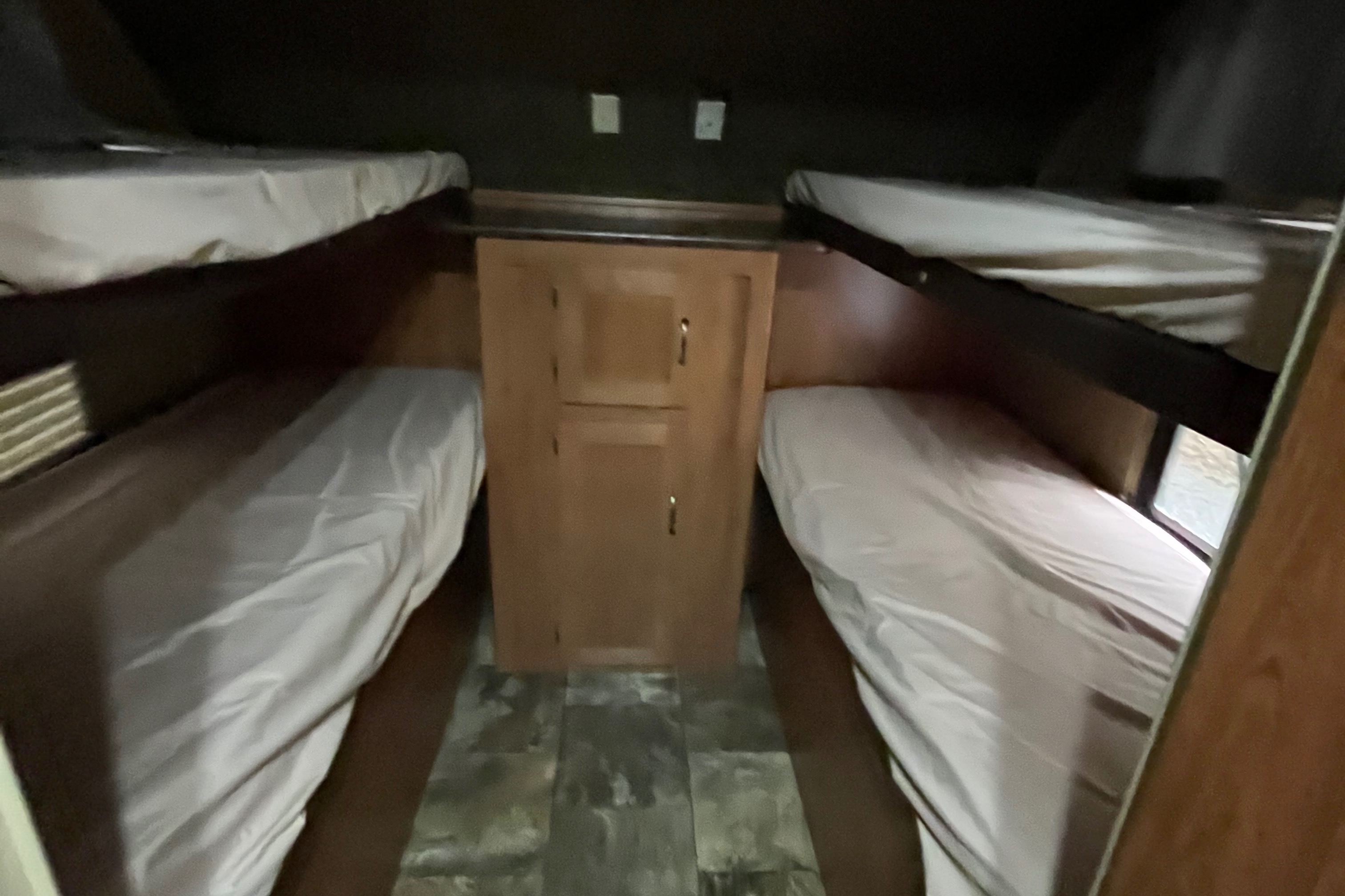 Jessica's Grey wolf 29’ with 4 bunks