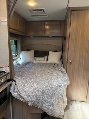 Chuck’s Adventurer 24DS Class C