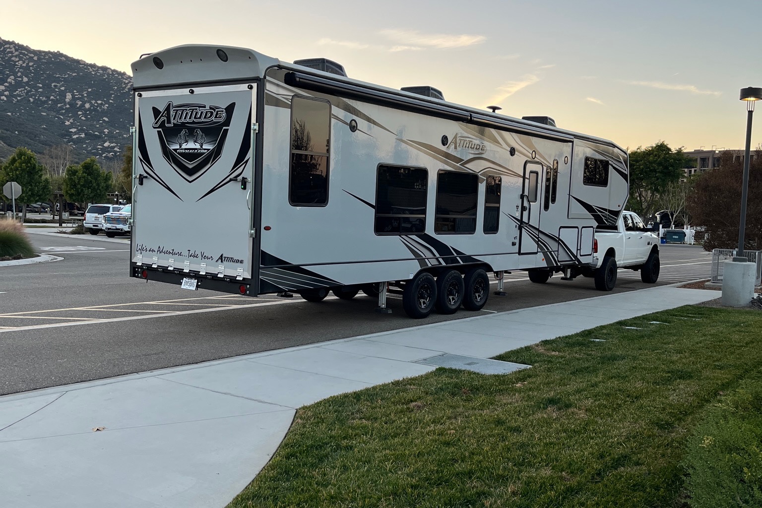 BEAUTIFUL, BRAND NEW 5TH WHEEL RV FOR YOUR NEXT “GLAMPING” ADVENTURE!
