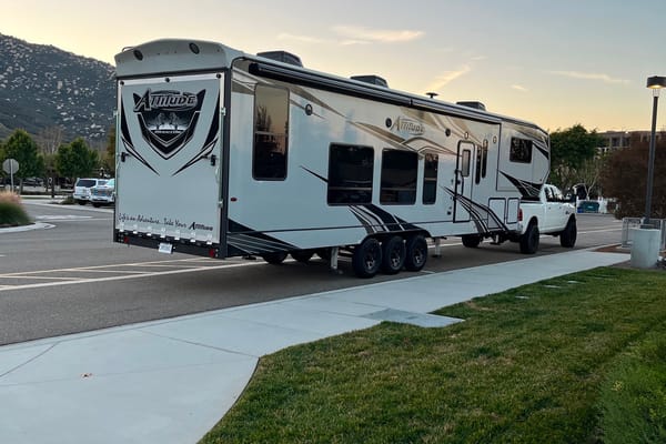 BEAUTIFUL, BRAND NEW 5TH WHEEL RV FOR YOUR NEXT “GLAMPING” ADVENTURE!